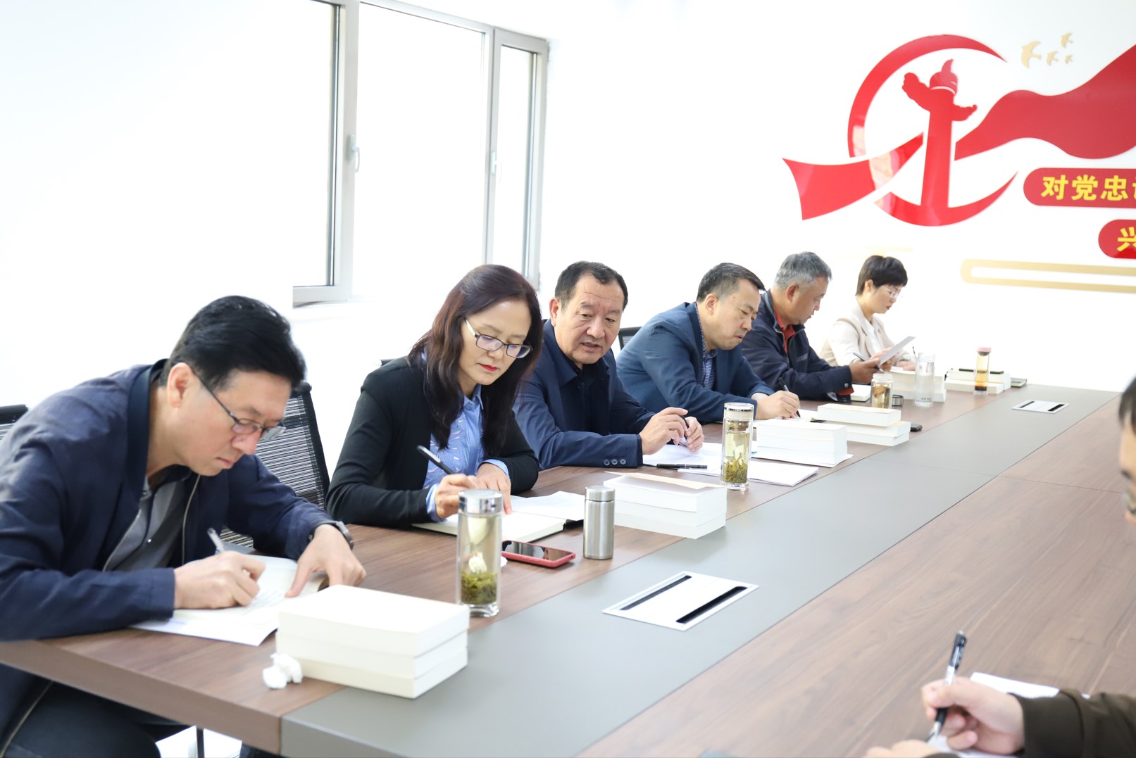 读书班2.jpg 读书班2.jpg